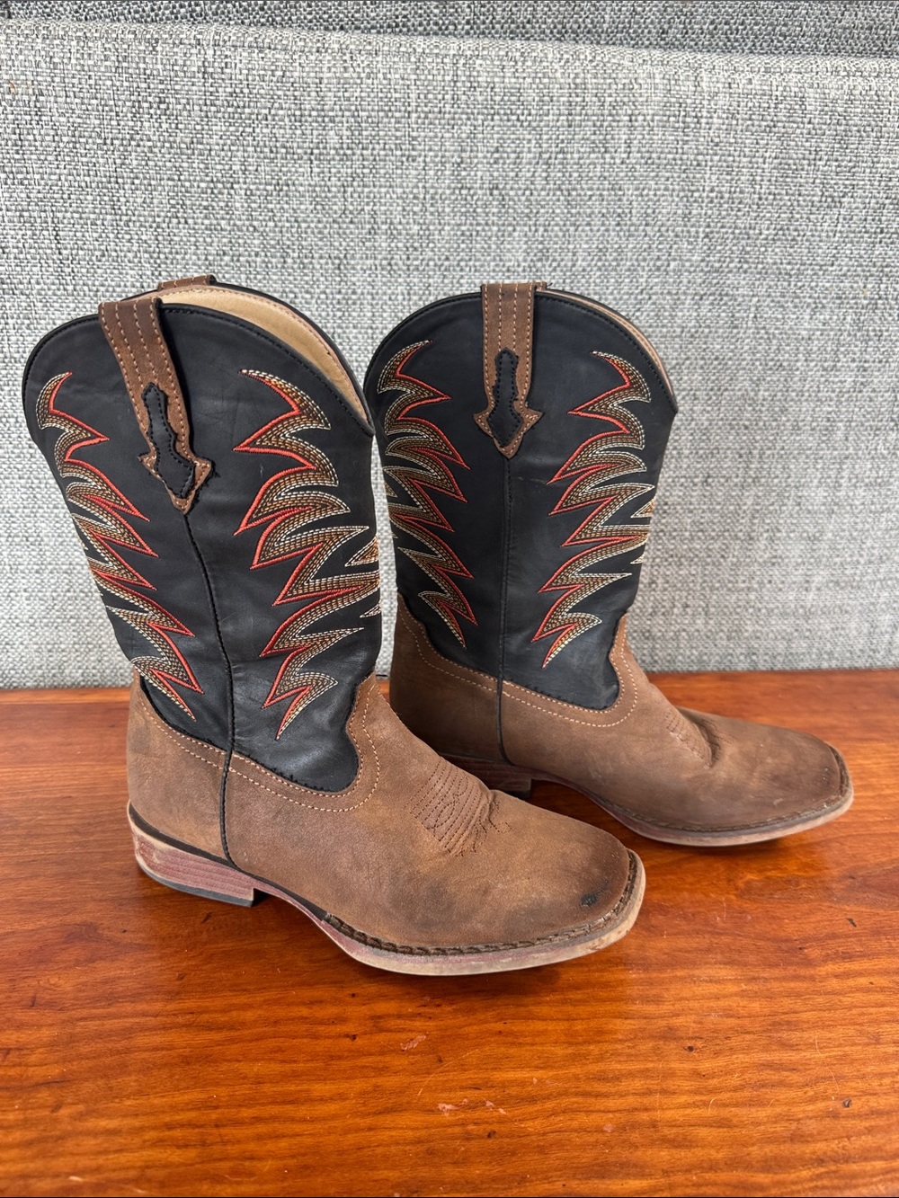Kids Roper Brown and Black Western Cowboy Boots with Red Stitch Accents Size 3